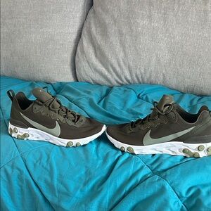 Nike React Women’s Olive Green and Light Green Sneakers sized 9